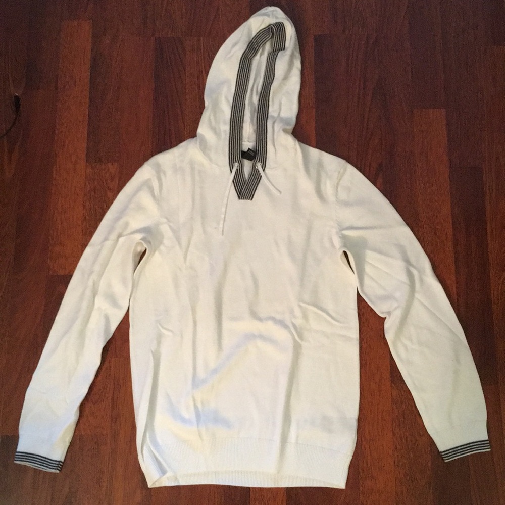 Whitelong sleeve hoodie tee